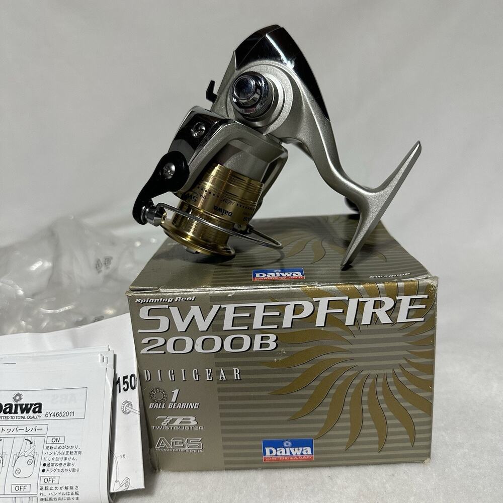 DAIWA SWEEPFIRE 2000B SPINNING REEL New